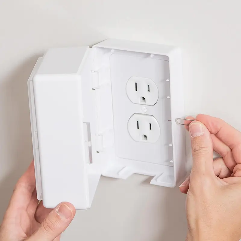 Childproof outlet cover